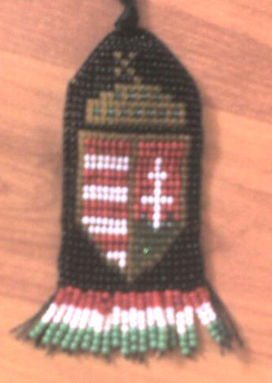 Magyar címeres kulcstartó gyöngyszövéssel